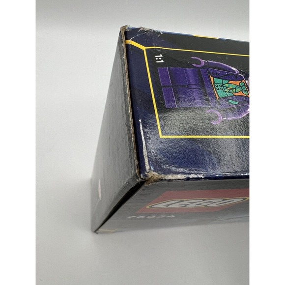 LEGO DC Batmobile: Batman vs. The Joker Chase 76224 - Picture 7 of 9